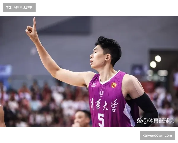 福建邹阳积极拼抢创造二次进攻 防守端抢断冲板展现全能价值